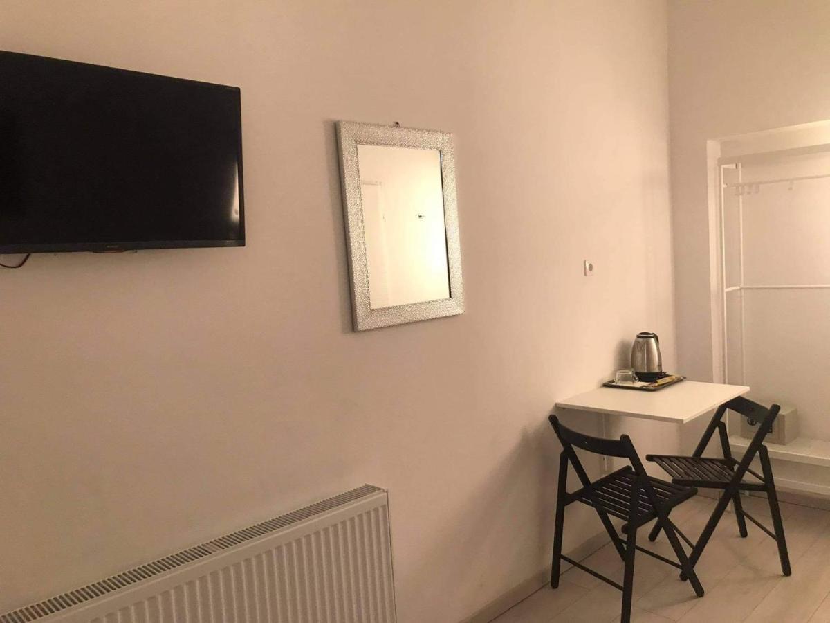 Bed and Breakfast Y Panzio Balatonlelle Esterno foto