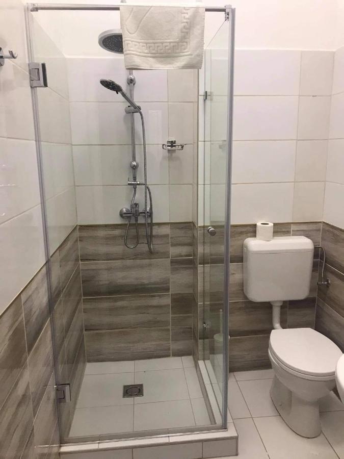 Bed and Breakfast Y Panzio Balatonlelle Esterno foto