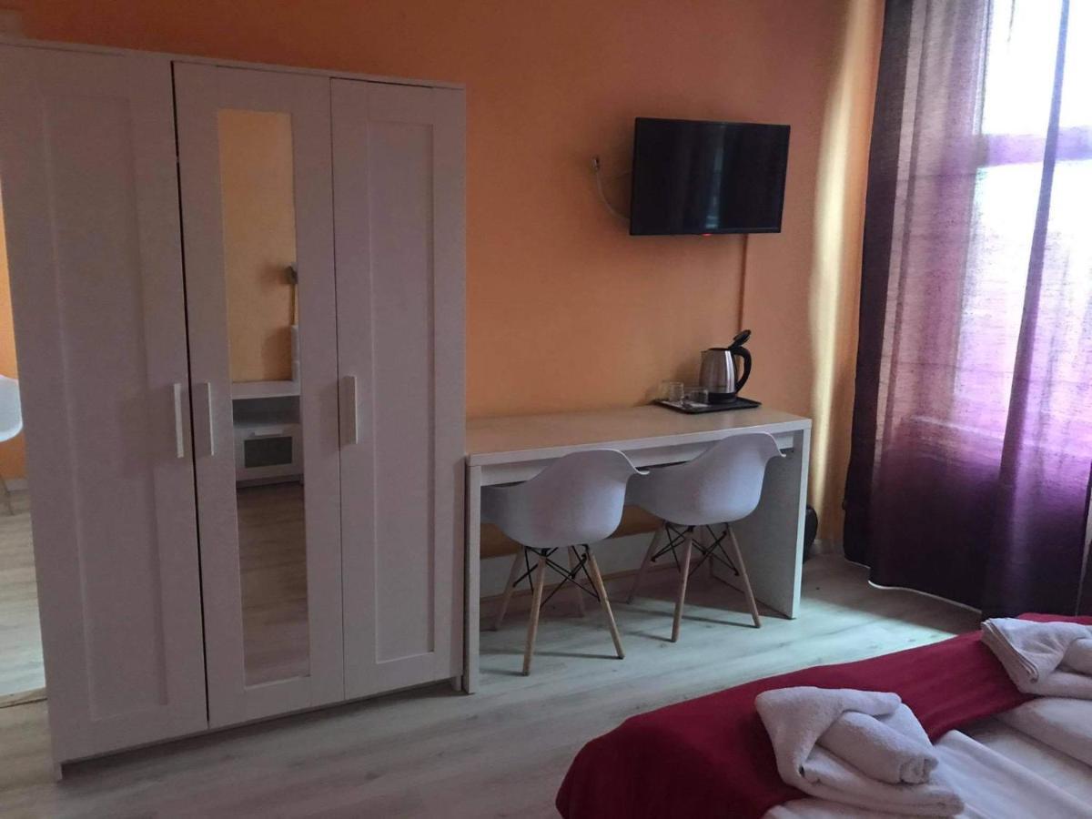 Bed and Breakfast Y Panzio Balatonlelle Esterno foto