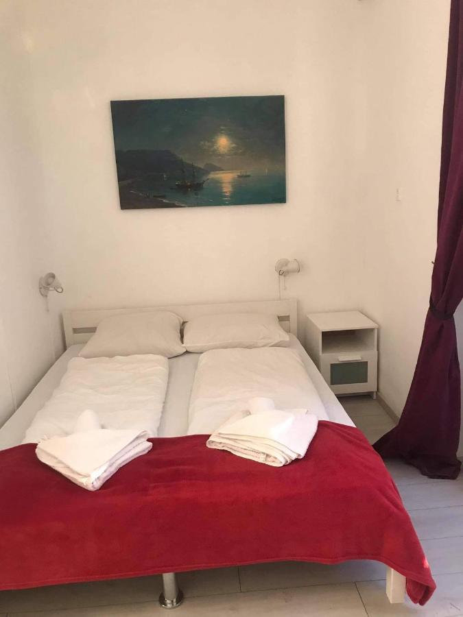 Bed and Breakfast Y Panzio Balatonlelle Esterno foto