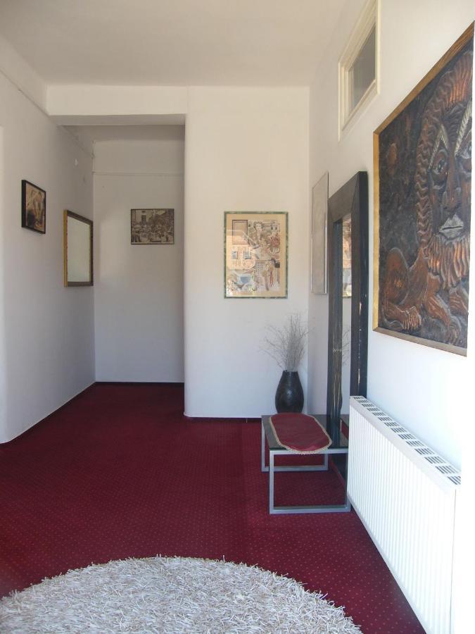 Bed and Breakfast Y Panzio Balatonlelle Esterno foto
