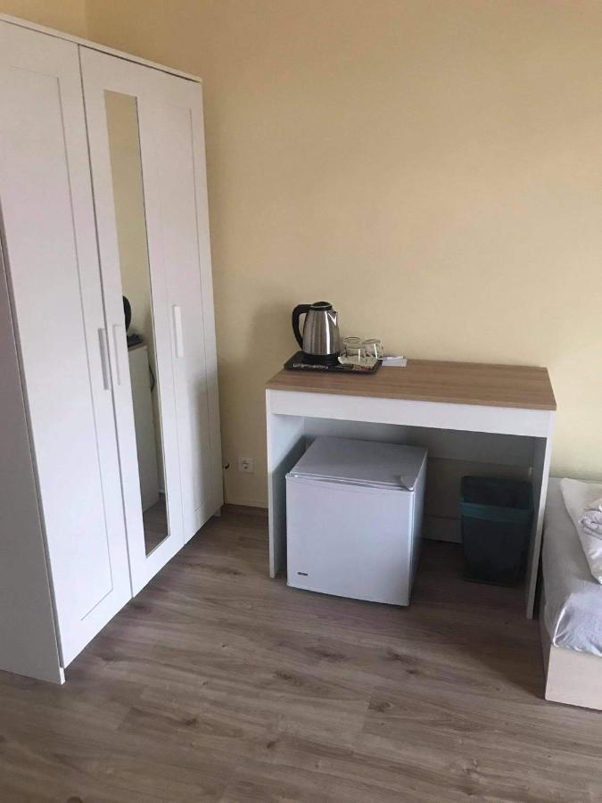 Bed and Breakfast Y Panzio Balatonlelle Esterno foto