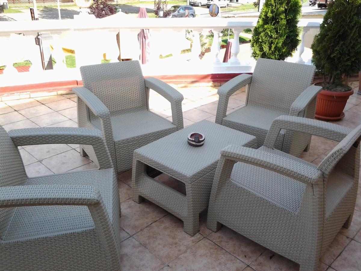 Bed and Breakfast Y Panzio Balatonlelle Esterno foto